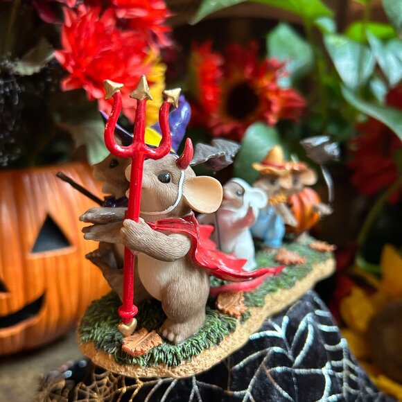 Charming Tails HALLOWEEN “We’re a Kooky Spooky Family” (85/119) - Picture 9 of 12